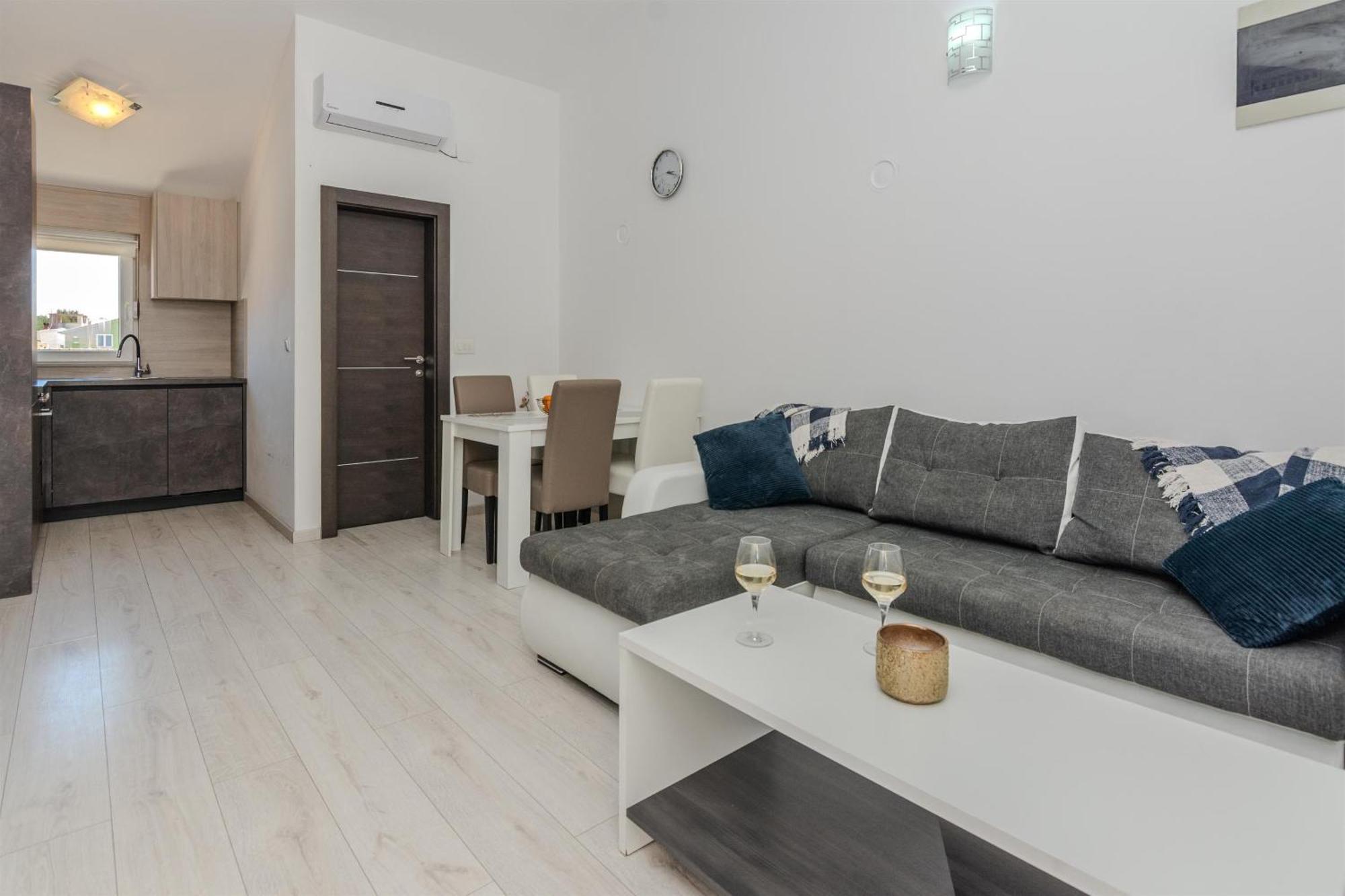 Apartments Lucica Vir Eksteriør billede