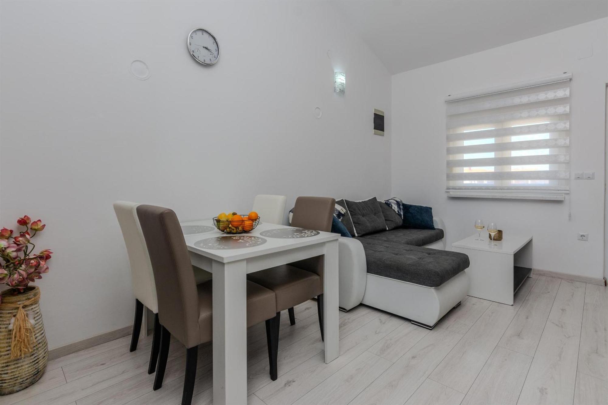 Apartments Lucica Vir Eksteriør billede
