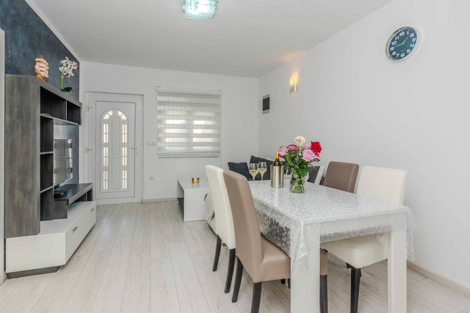 Apartments Lucica Vir Eksteriør billede