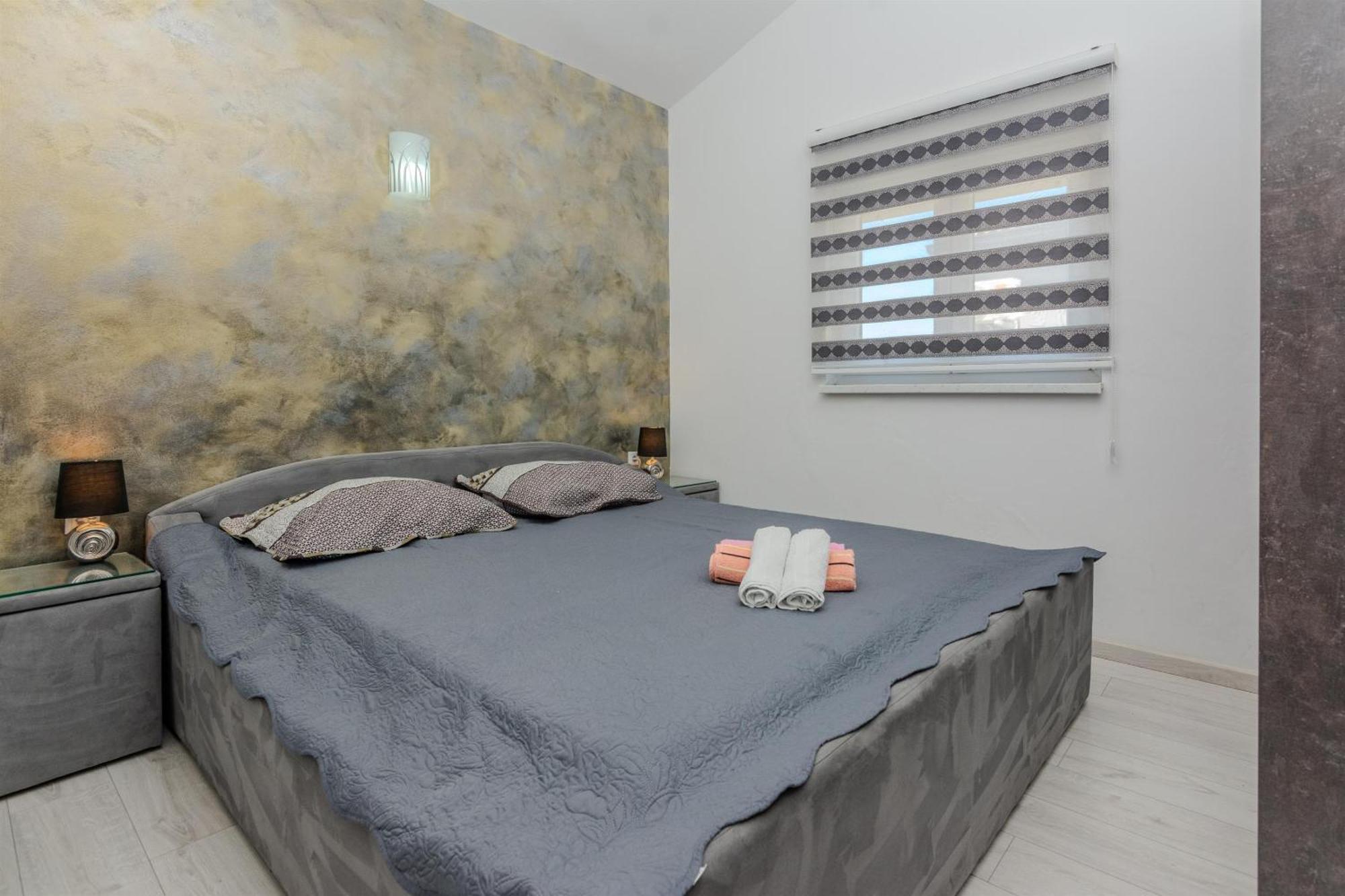 Apartments Lucica Vir Eksteriør billede