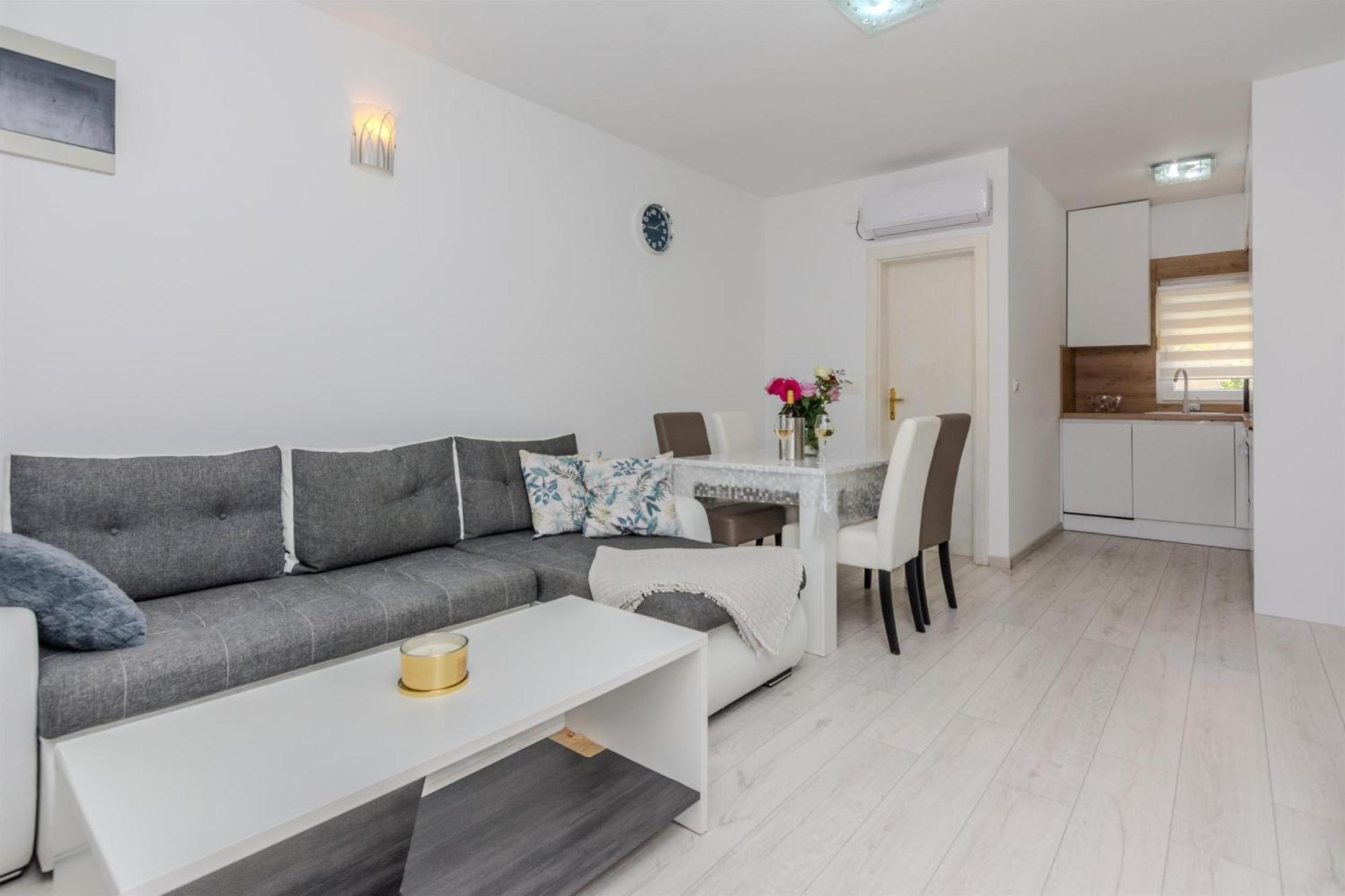 Apartments Lucica Vir Eksteriør billede